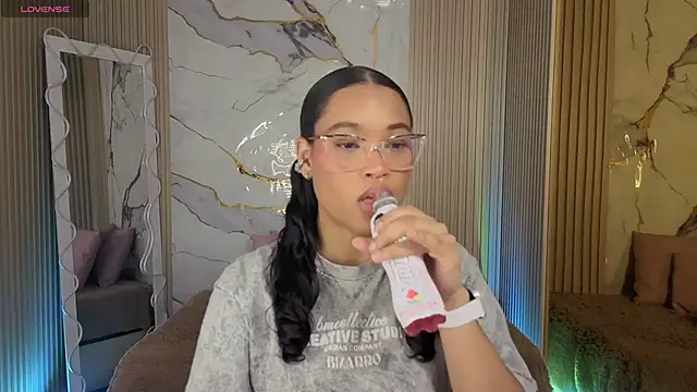 penelope tay1 online show from April 17, 2026, 3:42 am