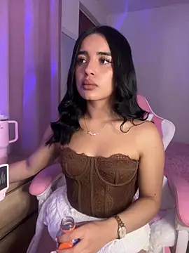 Emily-14 online show from December 18, 2025, 3:00 am