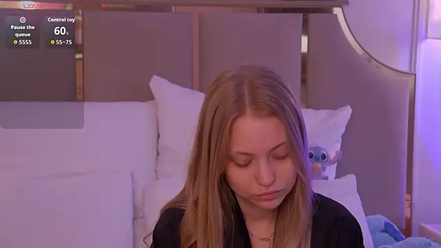 Snapshot of DorisHell chatting on September 25, 2025, 3:23 am DorisHell online show from September 25, 2025, 3:23 am