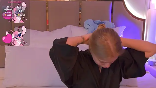 Snapshot of DorisHell chatting on November 11, 2025, 3:23 am DorisHell online show from November 11, 2025, 3:23 am