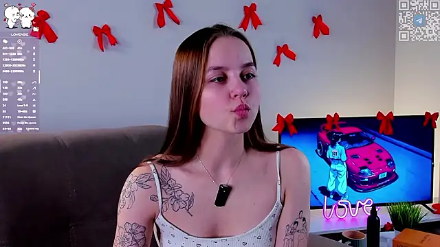 FalineDowlen online show from February 19, 2026, 2:19 am