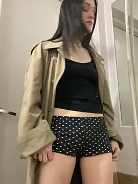 Mia Mia M online show from May 28, 2026, 3:51 pm