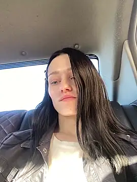 Mia Mia M online show from May 8, 2026, 3:38 pm