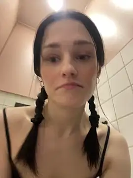 Mia Mia M online show from May 15, 2026, 2:26 pm