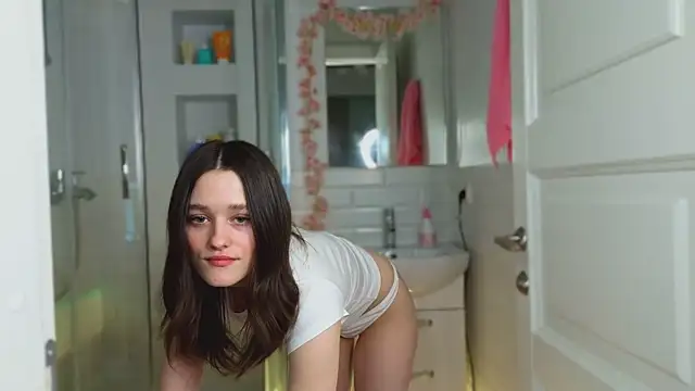 Mia Mia M online show from February 26, 2025, 5:46 am