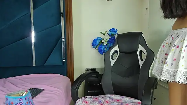 CarlaAlvez online show from February 23, 2026, 6:52 pm