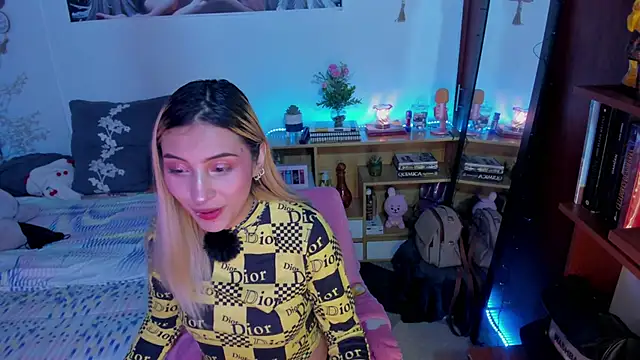 cuteweed420 online show from April 10, 2026, 11:12 pm