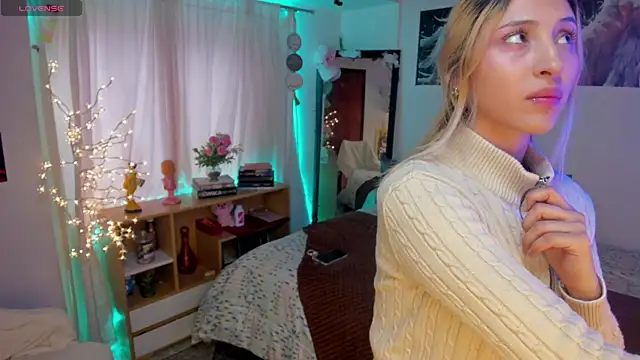 Snapshot of cuteweed420 chatting on May 13, 2026, 9:44 pm cuteweed420 online show from May 13, 2026, 9:44 pm