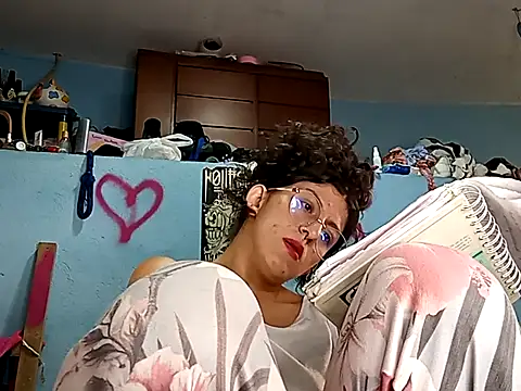 LoveElectra online show from October 2, 2025, 3:04 pm