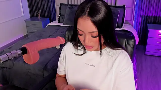 Lillyortiz online show from March 8, 2025, 7:42 pm