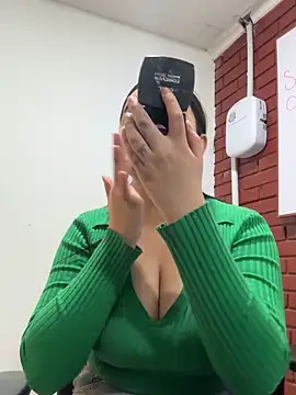 SaraBraun  online show from October 16, 2025, 6:16 pm