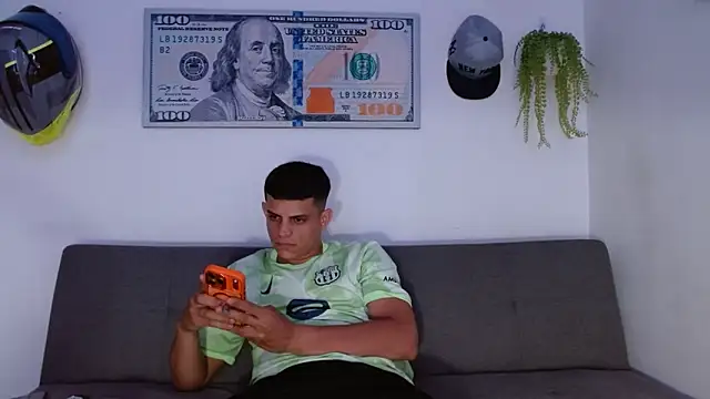 Snapshot of boss_of_cash chatting on May 6, 2026, 11:09 pm boss of cash online show from May 6, 2026, 11:09 pm
