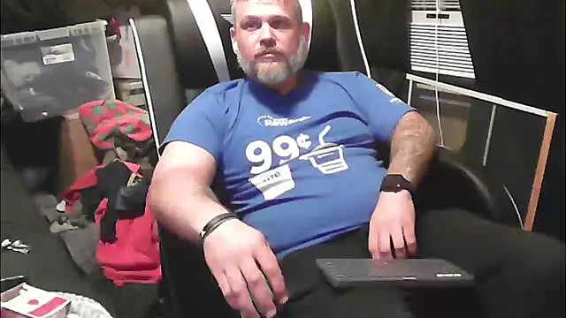 TwoFarty240 online show from October 17, 2025, 4:38 am