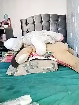 Yaz Moon online show from October 14, 2025, 10:09 pm