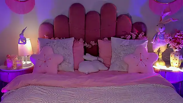 ElsaYoung online show from April 11, 2026, 7:17 pm