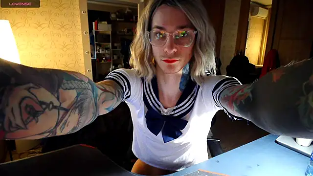 Julia dolls online show from December 14, 2025, 10:21 am