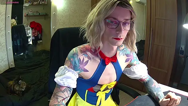 Julia dolls online show from March 11, 2025, 5:13 pm