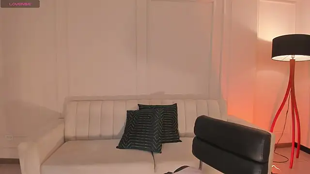 MiaFarrell  online show from December 19, 2025, 7:16 pm