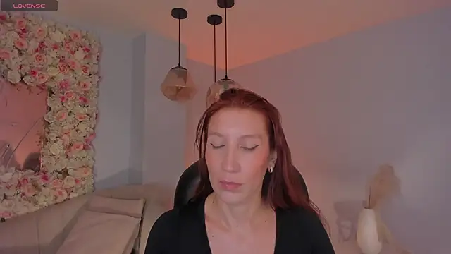 MiaFarrell  online show from May 14, 2026, 4:59 pm