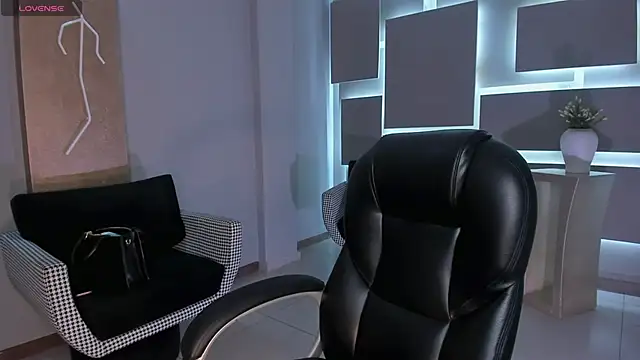 BellaCarteer  online show from October 13, 2025, 1:02 pm