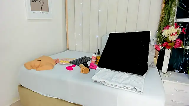 Snapshot of africa_holmes chatting on November 19, 2025, 2:44 am africa holmes online show from November 19, 2025, 2:44 am