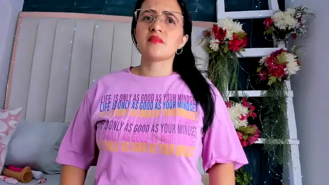 Snapshot of africa_holmes chatting on September 18, 2025, 1:52 am africa holmes online show from September 18, 2025, 1:52 am