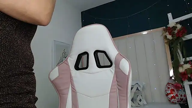 Snapshot of africa_holmes chatting on March 14, 2025, 1:48 am africa holmes online show from March 14, 2025, 1:48 am