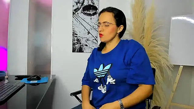 Snapshot of africa_holmes chatting on March 20, 2025, 2:08 am africa holmes online show from March 20, 2025, 2:08 am