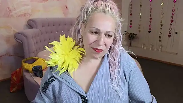 Penelope Pinky online show from September 18, 2025, 12:08 pm