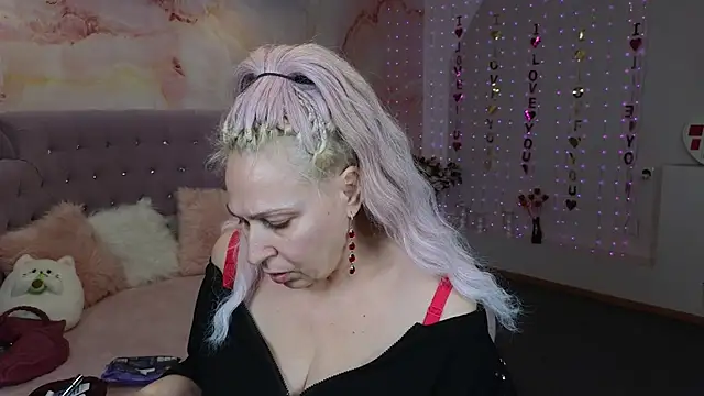 Penelope Pinky online show from March 12, 2025, 6:43 pm