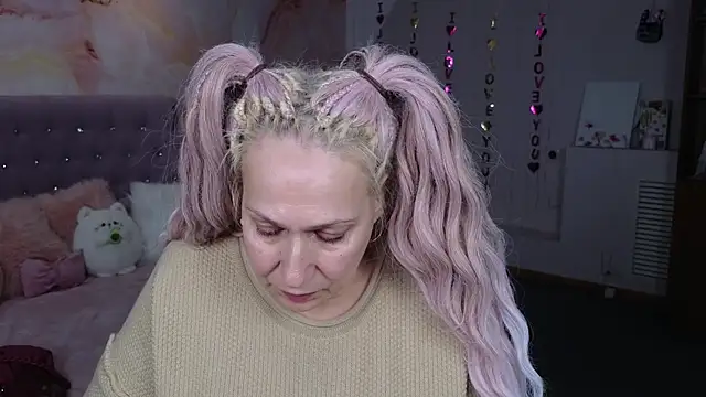 Penelope Pinky online show from March 19, 2025, 5:17 pm