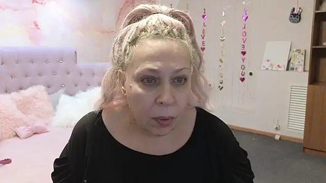 Penelope Pinky online show from March 18, 2025, 4:29 am