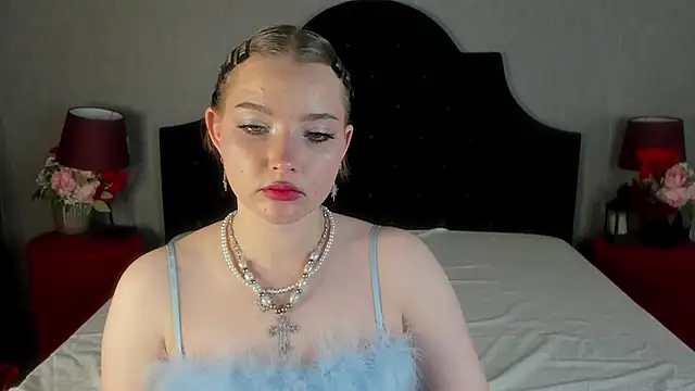 Lilly  Bennet online show from January 6, 2025, 9:43 pm