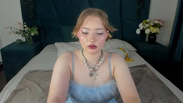 Lilly  Bennet online show from January 10, 2025, 12:59 am