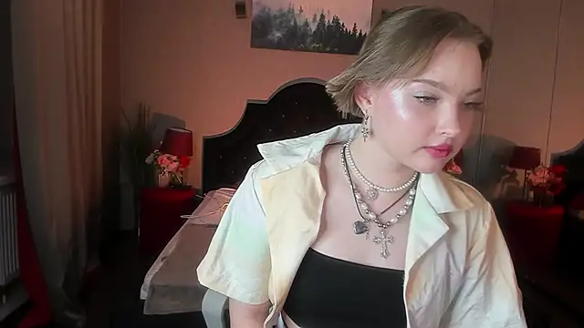 Lilly  Bennet online show from January 3, 2025, 3:27 am