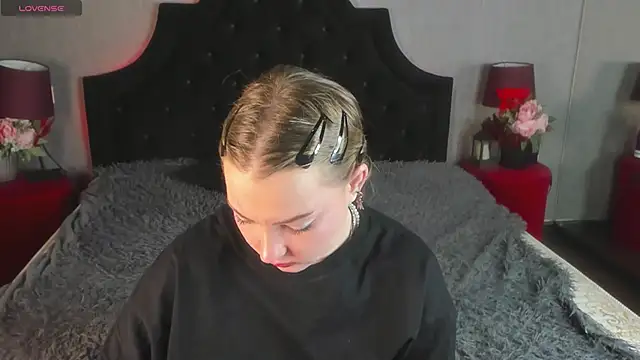 Lilly  Bennet online show from January 8, 2025, 3:29 am