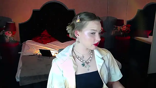 Lilly  Bennet online show from January 3, 2025, 12:22 am