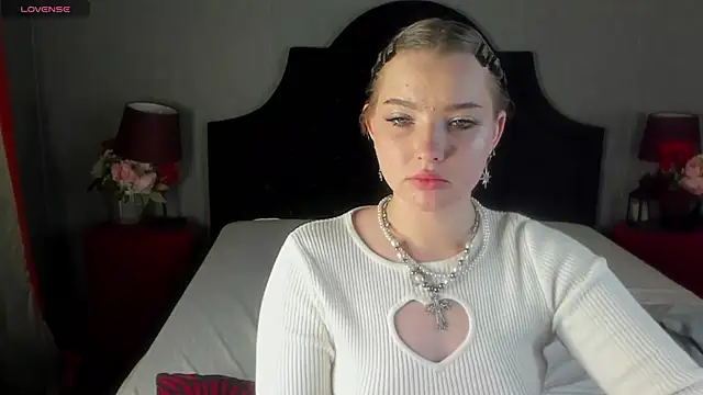 Lilly  Bennet online show from January 7, 2025, 4:08 am