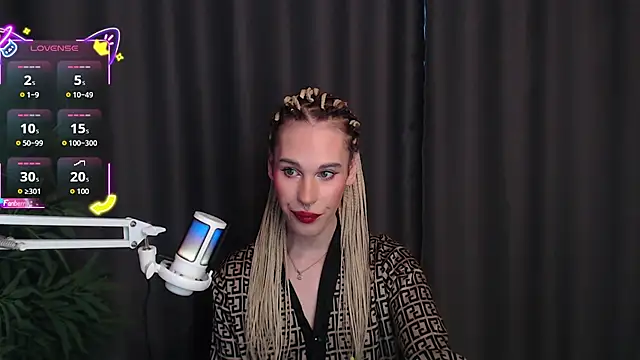 Cassie Bae online show from December 18, 2025, 7:46 am