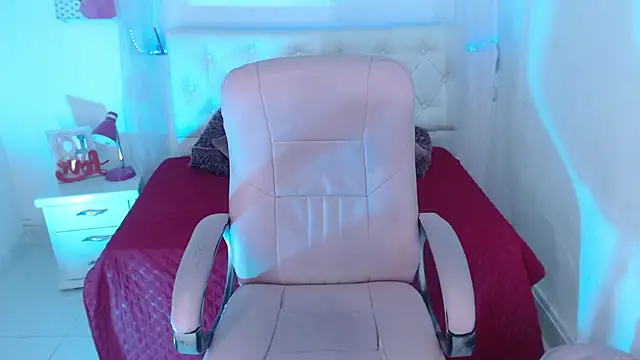 Snapshot of Allison_Dubois chatting on February 9, 2025, 7:37 am Allison Dubois online show from February 9, 2025, 7:37 am