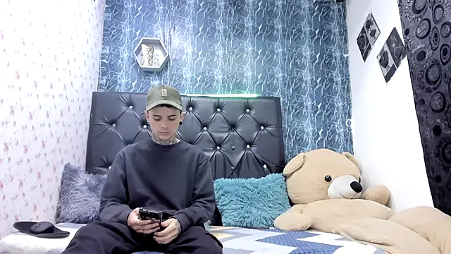 exotic hot couple online show from March 5, 2026, 10:27 pm