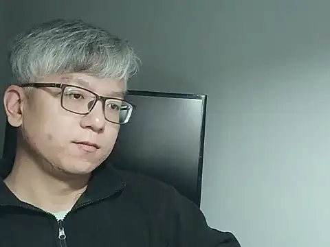 leoUSIR online show from October 28, 2025, 3:33 pm