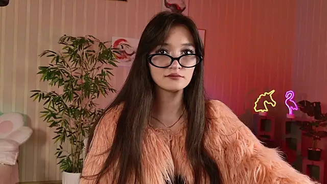 Snapshot of Krystal_Boo chatting on December 17, 2024, 4:32 pm Krystal Boo online show from December 17, 2024, 4:32 pm