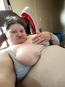 chrissybear84 online show from September 9, 2025, 10:19 pm