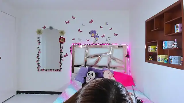 perlabeautiful online show from October 4, 2025, 11:56 am