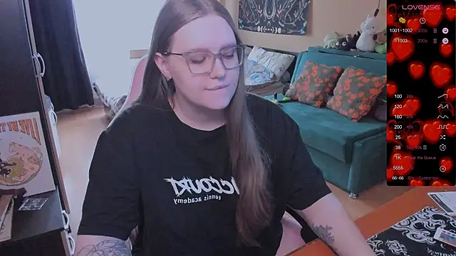 Alice Dreamgirl  online show from April 7, 2026, 10:06 am