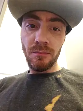 Huntzg23 online show from February 25, 2026, 12:33 am