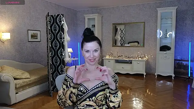 LinaJoy online show from April 6, 2026, 7:15 pm