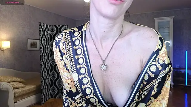 LinaJoy online show from April 14, 2026, 9:20 pm