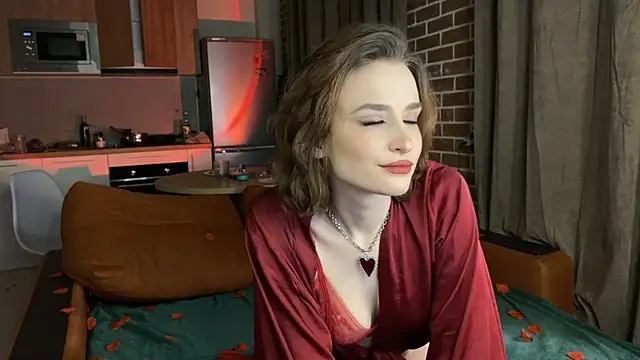 Snapshot of Cristmass_princess chatting on February 1, 2025, 11:06 pm Cristmass princess online show from February 1, 2025, 11:06 pm